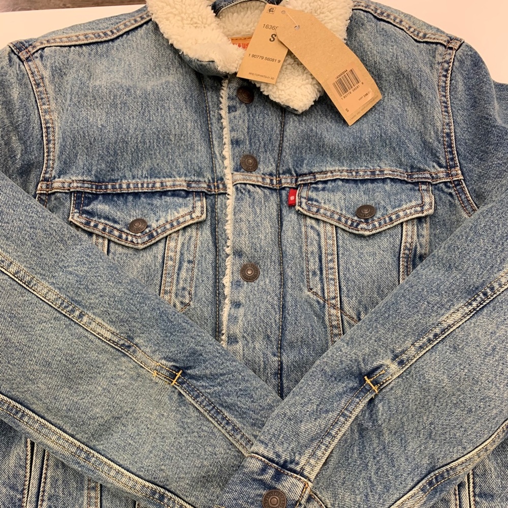 Men Levi’s jacket